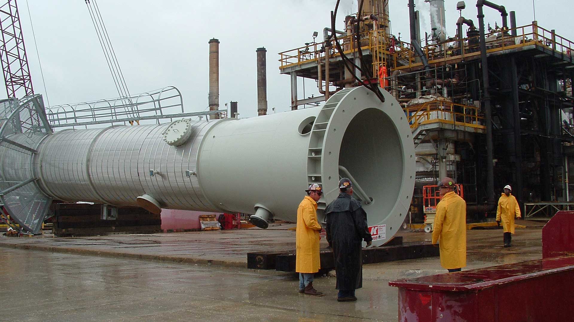 150 foot distillation column weighing over 160,000 pounds delivered in Geismar, La.